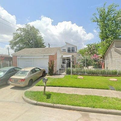 11243 Oakcenter Dr, Houston, TX 77072