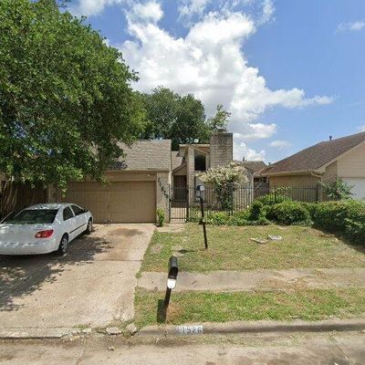 11526 Sands Point Dr, Houston, TX 77072