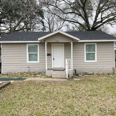 1032 N Arcola St, Angleton, TX 77515