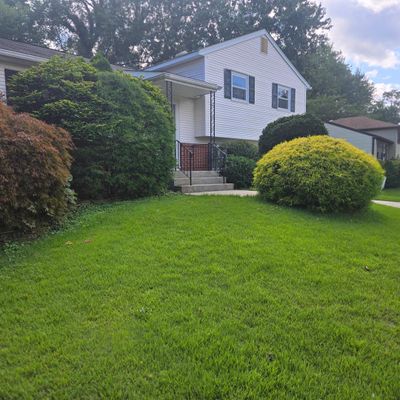 14 Randolph Dr, Mount Holly, NJ 08060