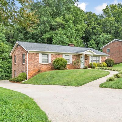 1317 Pinebluff Rd, Winston Salem, NC 27103