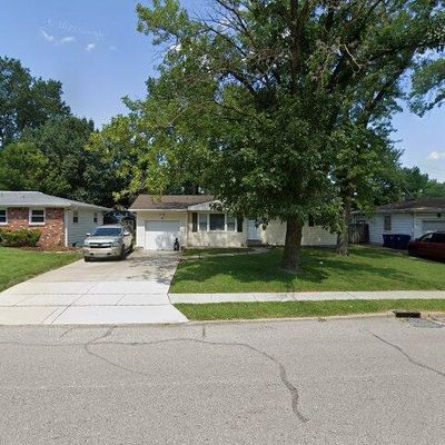 1325 Lindsay Ln, Florissant, MO 63031