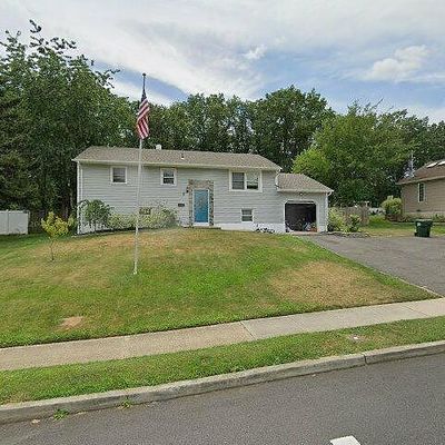 17 Hampton Rd, Howell, NJ 07731