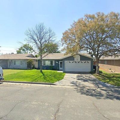 1745 W Freestone Dr, Hanford, CA 93230