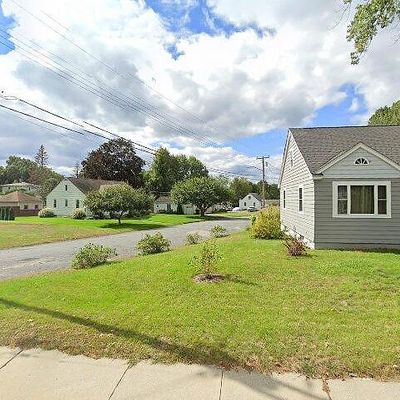 18 Charles St, Jewett City, CT 06351