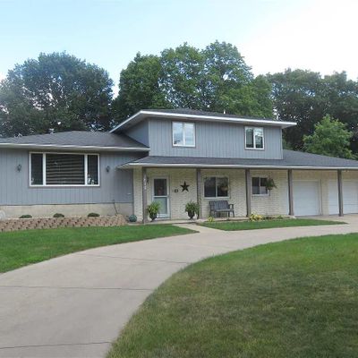 1810 Mary Ln, North Mankato, MN 56003