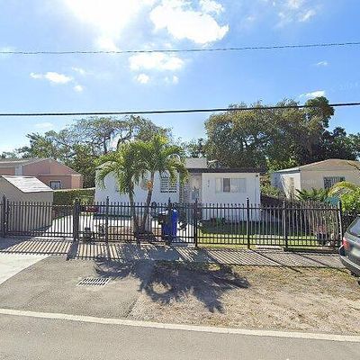 1876 Nw 51 St St, Miami, FL 33142