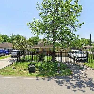 1906 Debeney Dr, Houston, TX 77039