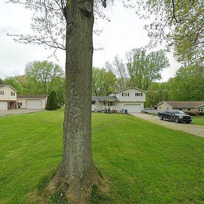 2093 Lake Rd, Akron, OH 44312