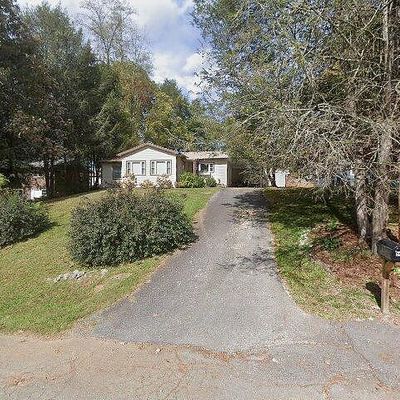 211 Lyndon Ln, Hendersonville, NC 28792