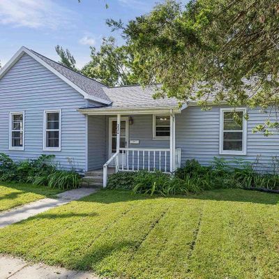 220 W Emmett St, Portage, WI 53901