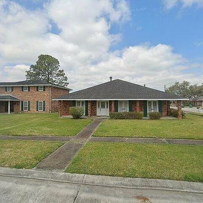 2260 S Von Braun Ct, Harvey, LA 70058