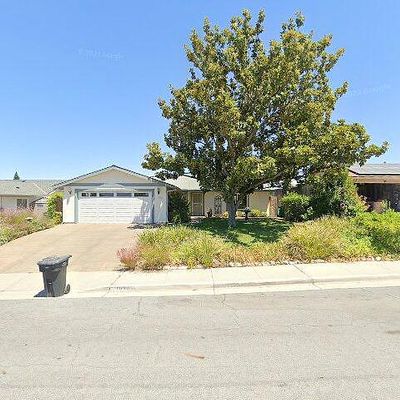 1950 Tulipwood Dr, Paso Robles, CA 93446