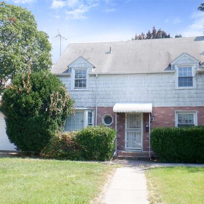 20 Ingraham Ln, Hempstead, NY 11550