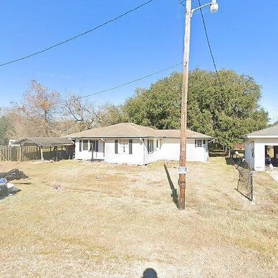 2025 9 Th St, High Island, TX 77623