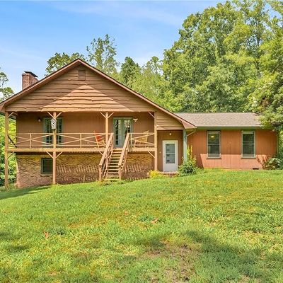 203 Millbrook Ln, Walnut Cove, NC 27052