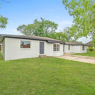 208 Henderson St, Brazoria, TX 77422