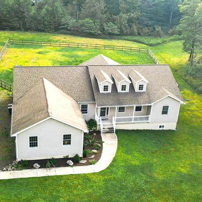 27 Oak Ln, Waymart, PA 18472