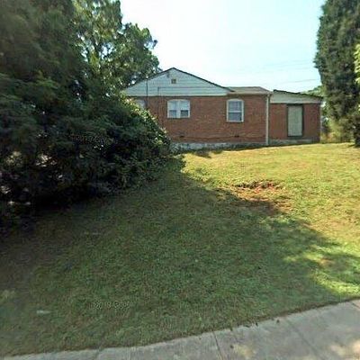 301 Loureiro Ln, Oxon Hill, MD 20745