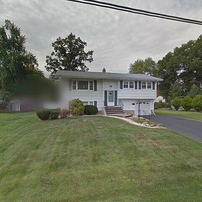 24 Birchtree Dr, Fairfield, NJ 07004