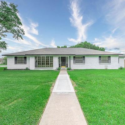 2501 Ryan Dr, Alvin, TX 77511