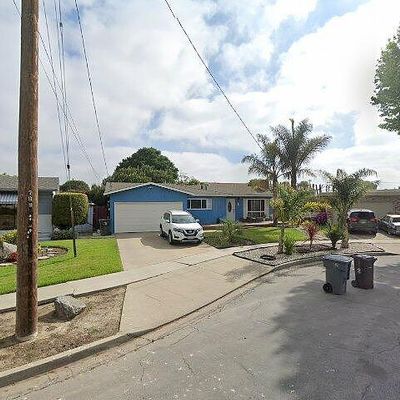 26 Young Dr, Salinas, CA 93901