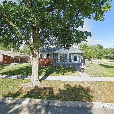 32000 Thorncrest St, Saint Clair Shores, MI 48082