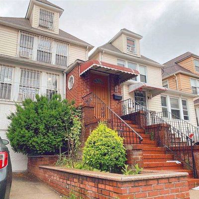 4146 Hampton St, Elmhurst, NY 11373