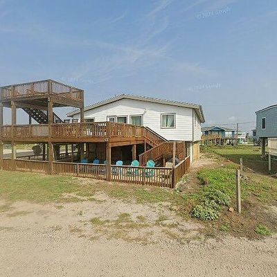 418 Beach Dr, Freeport, TX 77541