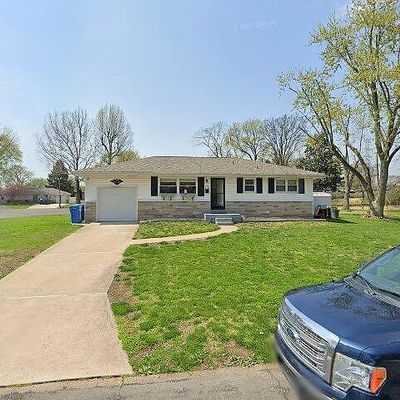 420 Hundley Dr, Florissant, MO 63031