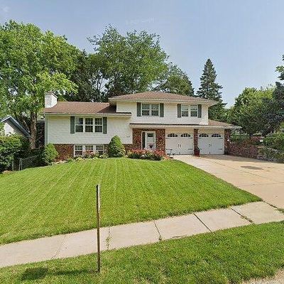 4554 Holly St, Omaha, NE 68157