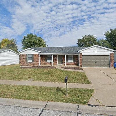 4036 Del Lago Dr, Florissant, MO 63034