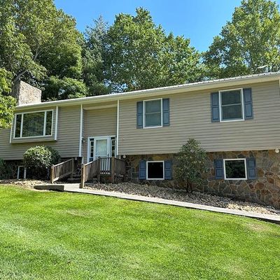 517 Old Hollow Trl, Fancy Gap, VA 24328