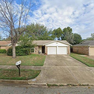 528 Mustang Dr, Saginaw, TX 76179