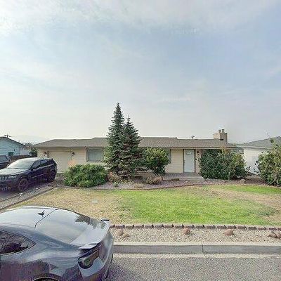 5602 Hilltop Dr, Yakima, WA 98901