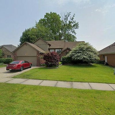 51388 Pinewood Dr, Macomb, MI 48042