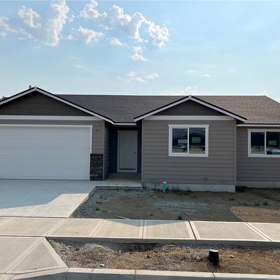 67 Salmon Dr, Wenatchee, WA 98801