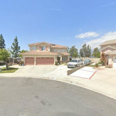 6736 Royal Crest Ct, Fontana, CA 92336