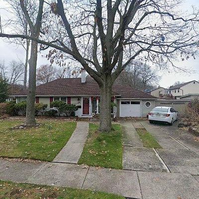 70 Greenwich St, Bergenfield, NJ 07621