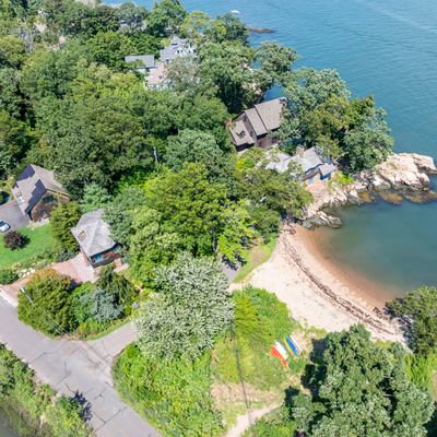 72 Johnsons Point Rd, Branford, CT 06405