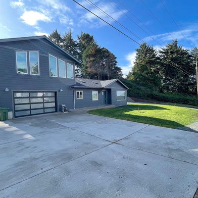 720 Caroline St Se, Bandon, OR 97411