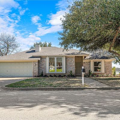 720 Seminole Trl, Hewitt, TX 76643