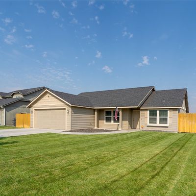 817 S Lakeland Dr, Moses Lake, WA 98837