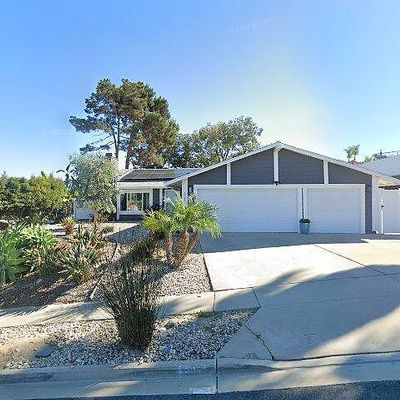 831 Granada Dr, Vista, CA 92083