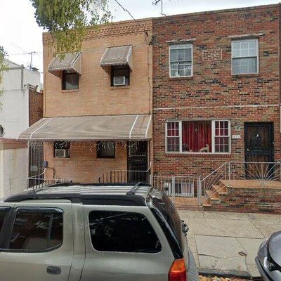 835 Moore St, Philadelphia, PA 19148