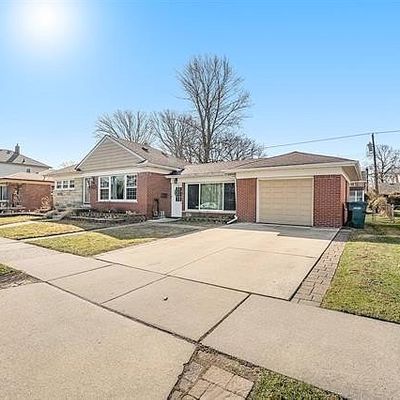 857 Emmons Blvd, Lincoln Park, MI 48146