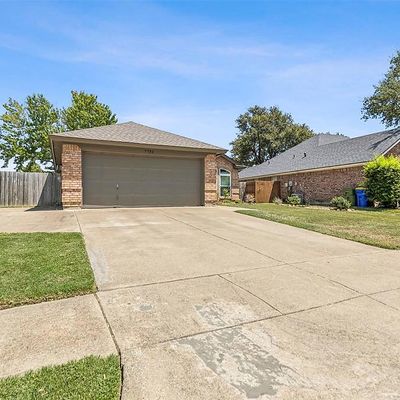 7732 Prairie Dr, Watauga, TX 76148