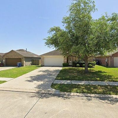 8013 W Red Oak Ln, Texas City, TX 77591