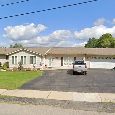 108 Moore St, Hubbard, OH 44425