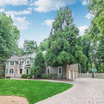 11 Cobblestone Dr, Upper Saddle River, NJ 07458